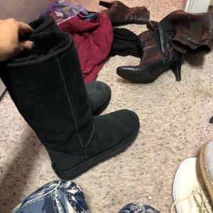 Black tall uggs